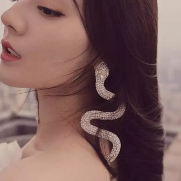 🎀Georgous Large Sparkling Snake Shape Earr - Picture 4 of 7